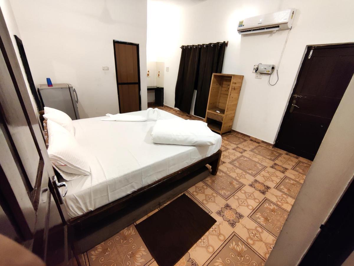 Calangute Turista Hotel Luaran gambar