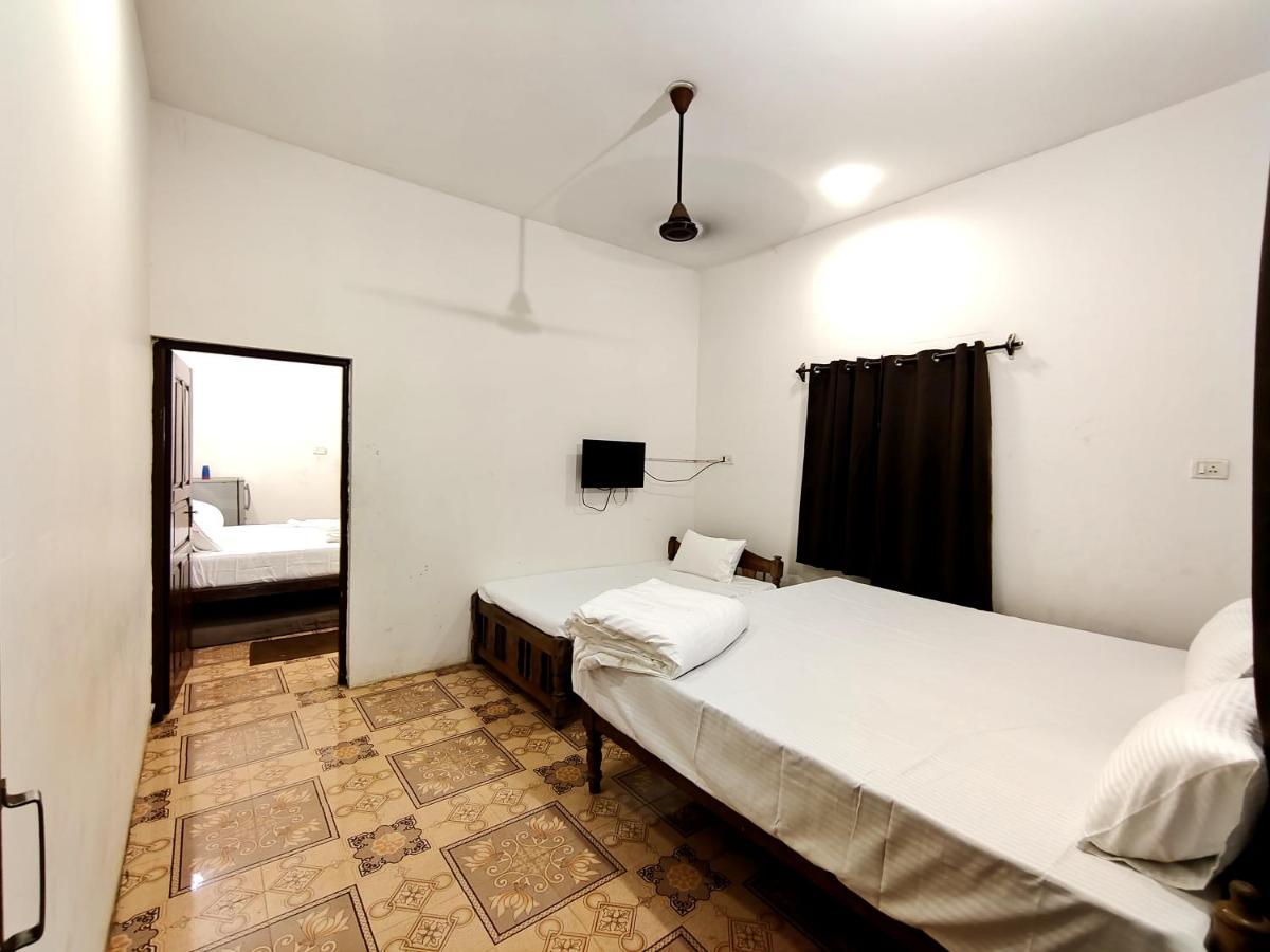 Calangute Turista Hotel Luaran gambar