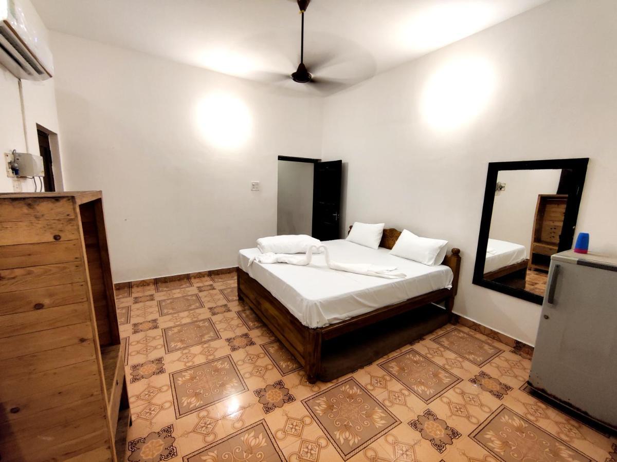 Calangute Turista Hotel Luaran gambar