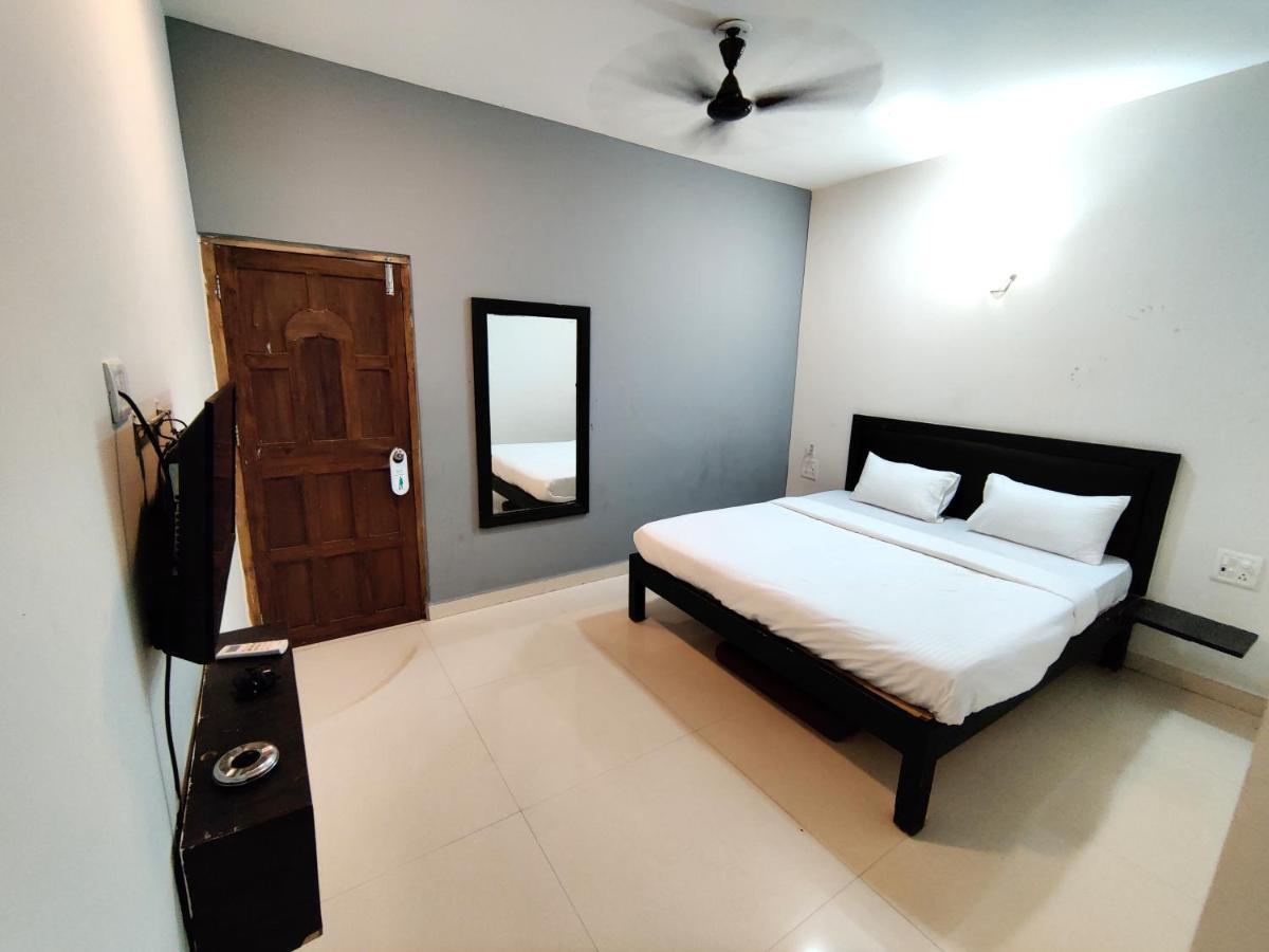 Calangute Turista Hotel Luaran gambar